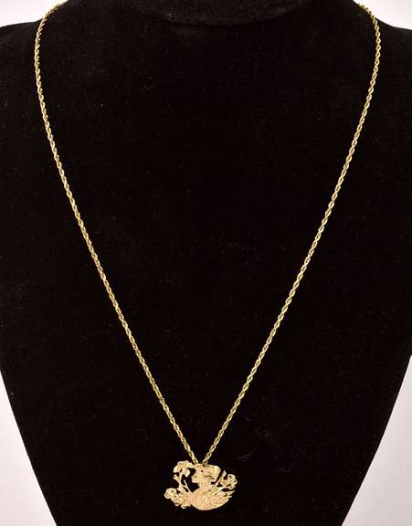 Lovely Victorian Lady Pendant Necklace in 14K Yellow Gold