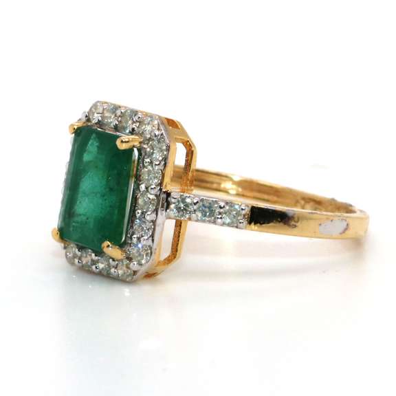 Regal Emerald and Diamond 14kt Ring