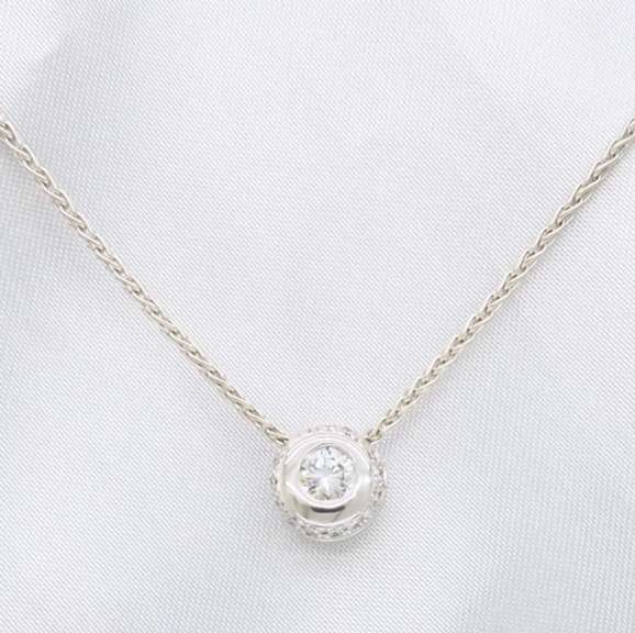 18k White Gold Bezel Set Diamond Pendant Necklace