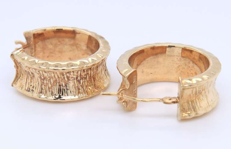 Handsome Yellow Gold Hoop earrings