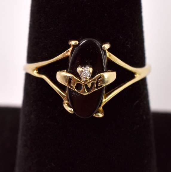 Romantic Black Onyx Ring in Yellow Gold