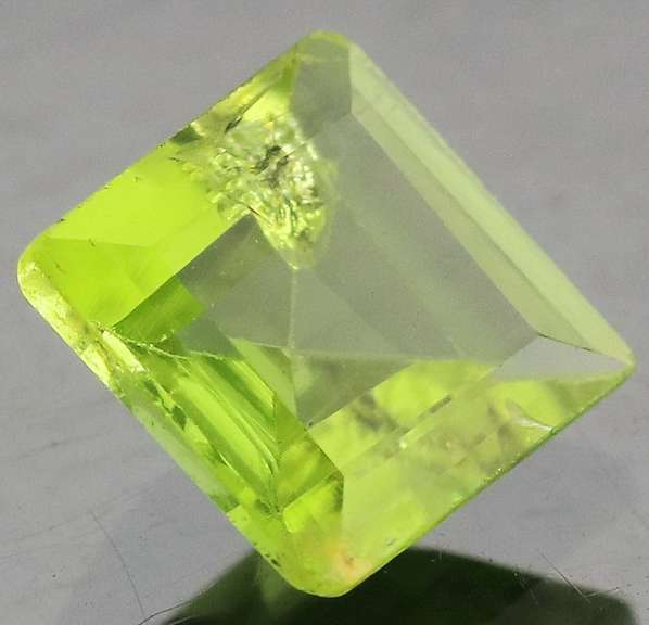 Great 1.64ct princess cut apple green Peridot