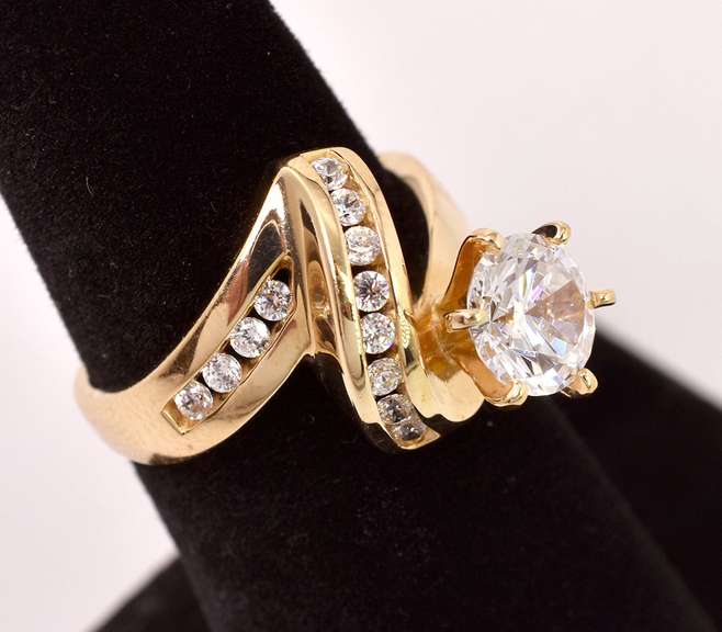 Swirling CZ Ring in 14K Yellow Gold