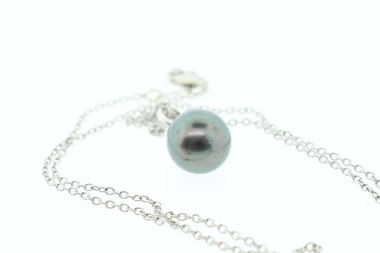 18K WHITE GOLD NECKLACE WITH 14K WHITE GOLD PEARL AND DIAMOND PENDANT