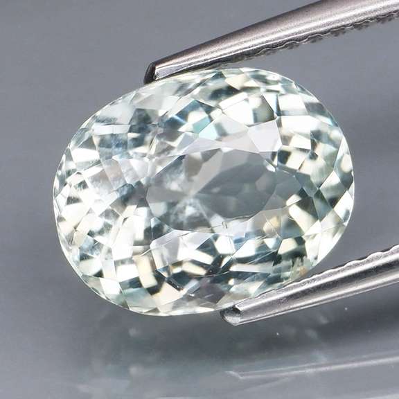 Real! VS clarity! 3.26ct oval cut diamond white Beryl