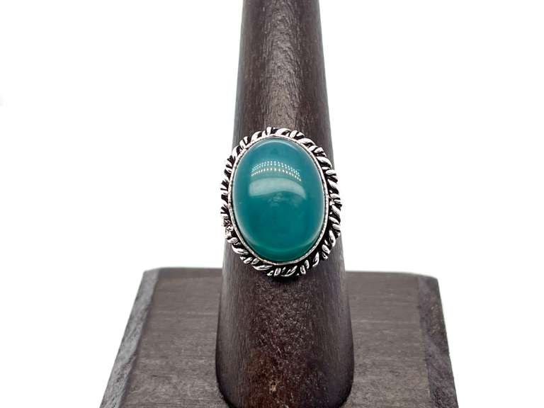 Precious Green Oval Onyx in Tibet Silver Rope Design Ring