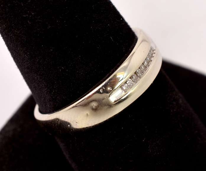 Fantastic Diamond Band Ring in White Gold