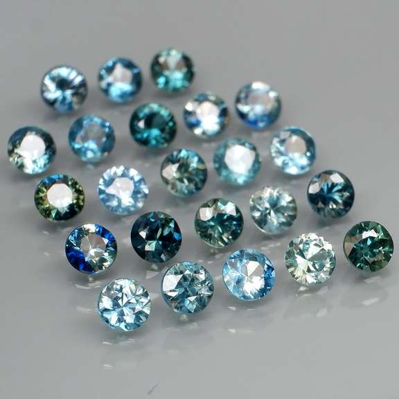 Natural 4.34ct blue Sapphire set with multiple hues