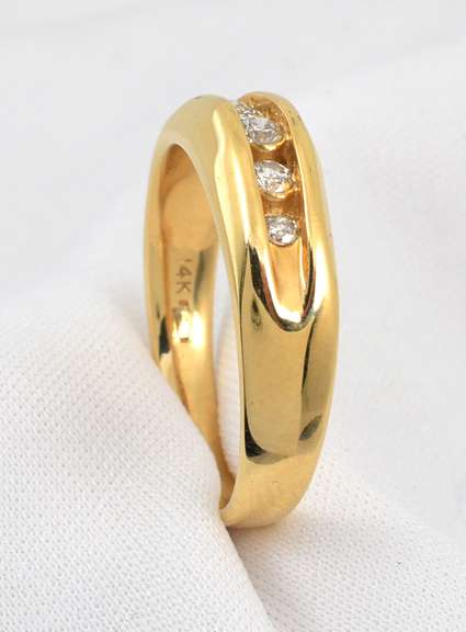 Classic Man's 5 Diamond Band