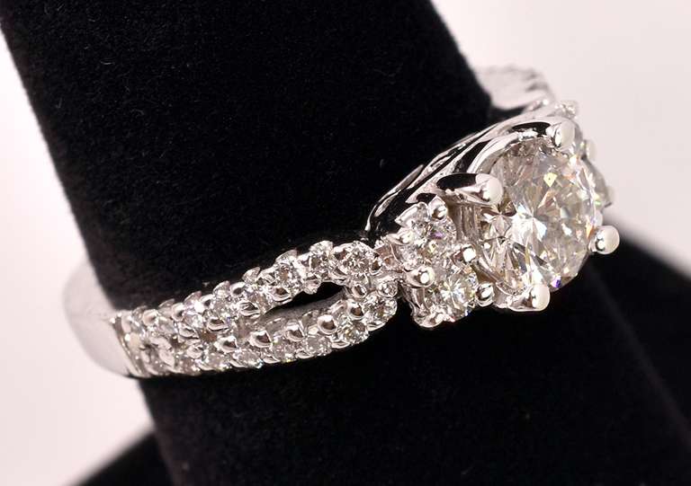 Delightful Approx. 0.76CTS Diamond Ring in 18K White Gold