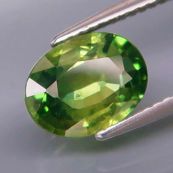 Gorgeous 2.67ct yellowish green Sapphire