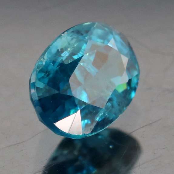 Glittering 2.07ct diamond luster London blue Zircon