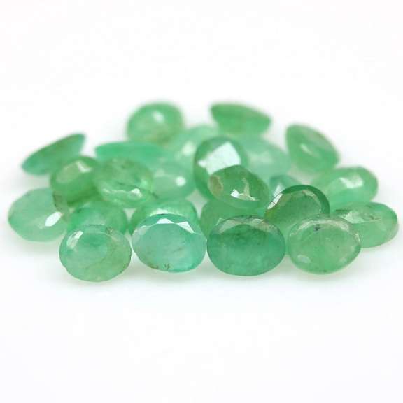 Bright emerald green 6.65ct 24pc emerald set