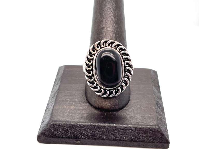 👻GORE-GEOUS! 👻 Oval Black Onyx Tibetan Silver Rope Design Ring
