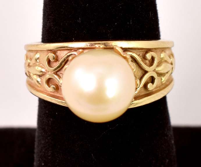Gorgeous Ornate Pearl Ring in 14K Yellow Gold
