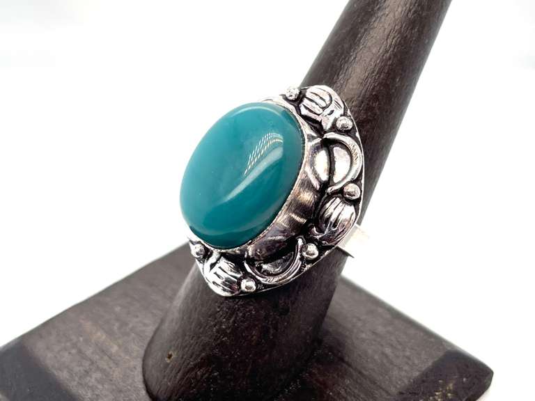 Precious Green Oval Onyx in Tibet Silver Floral Energy Ring Design