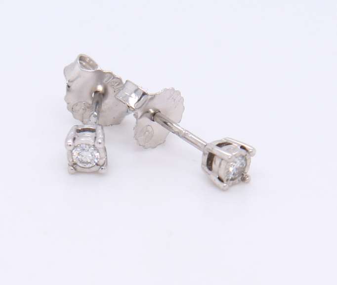 Classic White Gold approximate 0.5ct Diamond Stud Earrings