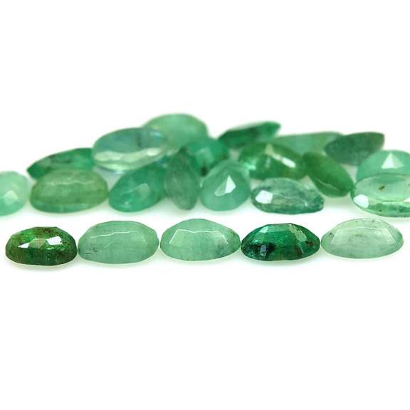 Bright emerald green 7.61ct 23pc emerald set