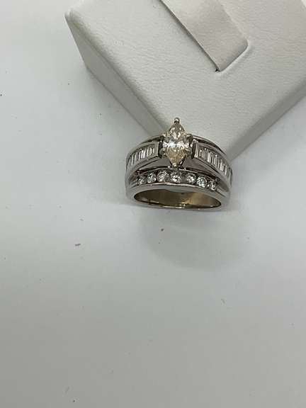 14K WHITE GOLD AND DIAMOND ENGAGEMENT RING WITH OVER 2.00 CARATS OF DIAMONDS.