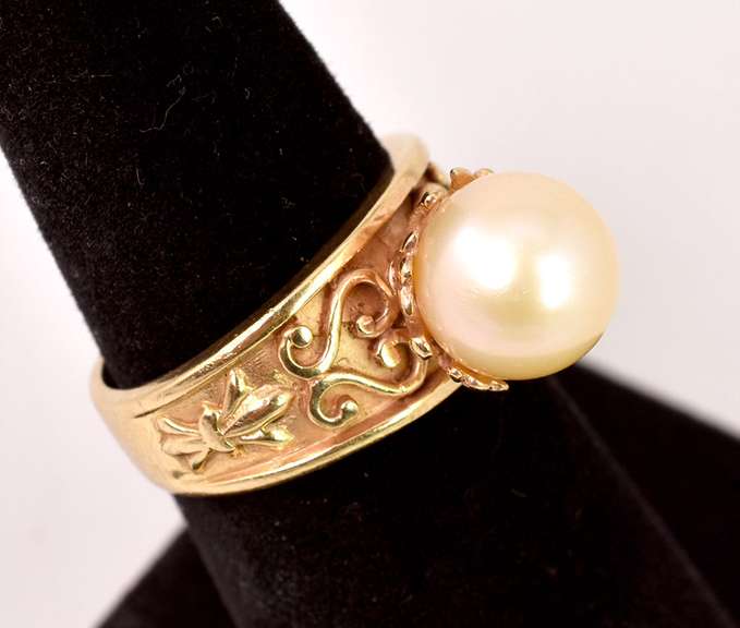 Gorgeous Ornate Pearl Ring in 14K Yellow Gold