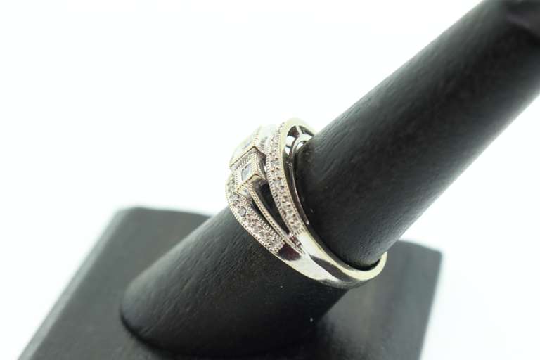 LADIES WHITE GOLD AND DIAMOND RING