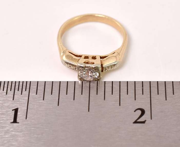 Beautiful Vintage Petite Diamond Ring in 14K White Gold