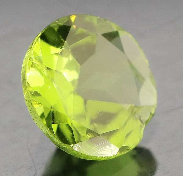 Vivid spring green 1.66ct untreated Peridot solitaire