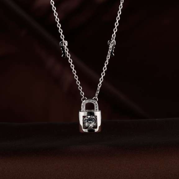 'Let's Lock this Love" Dancing center stonependant