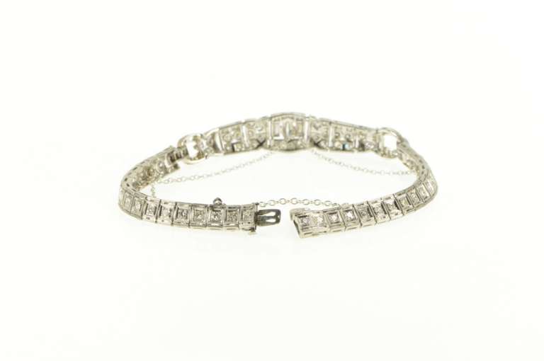 Platinum 2.39 Ctw Art Deco VS Diamond Encrusted Tennis Bracelet