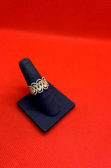 LADIES 14K YELLOW GOLD RING WITH 0.72 CARAT OF DIAMOND