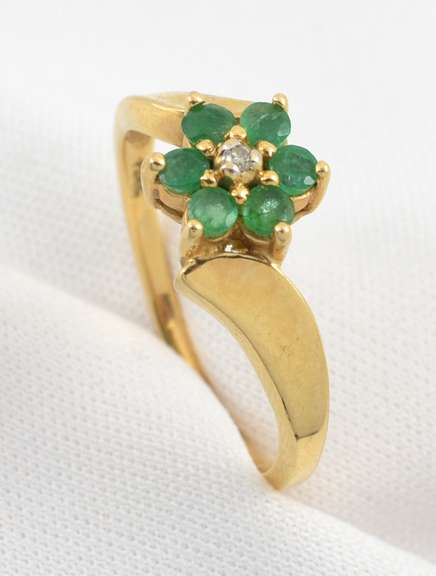 Sweet Emerald Flower Ring