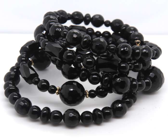 Nice Black Stone and 18kt Yellow Gold Bead Bracelet