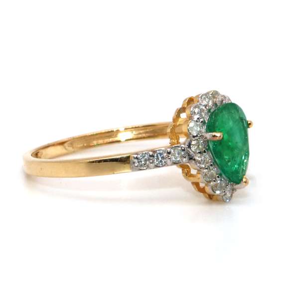 Elegant 14kt Emerald and Diamond Ring