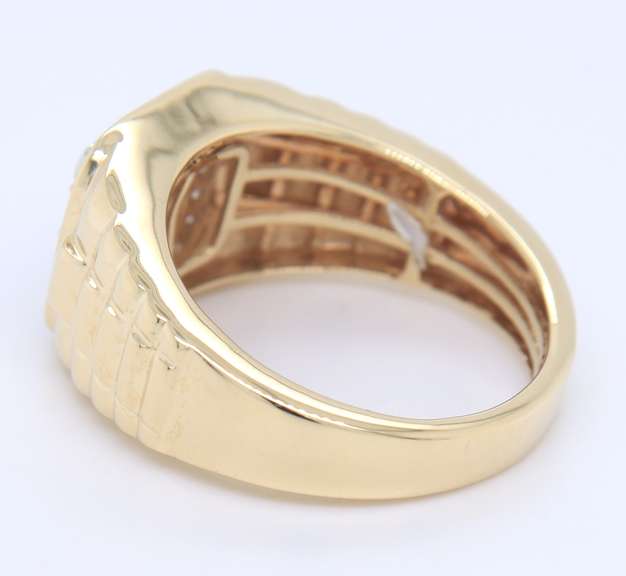 Powerful Yellow Gold Diamond Cluster Gen's Ring