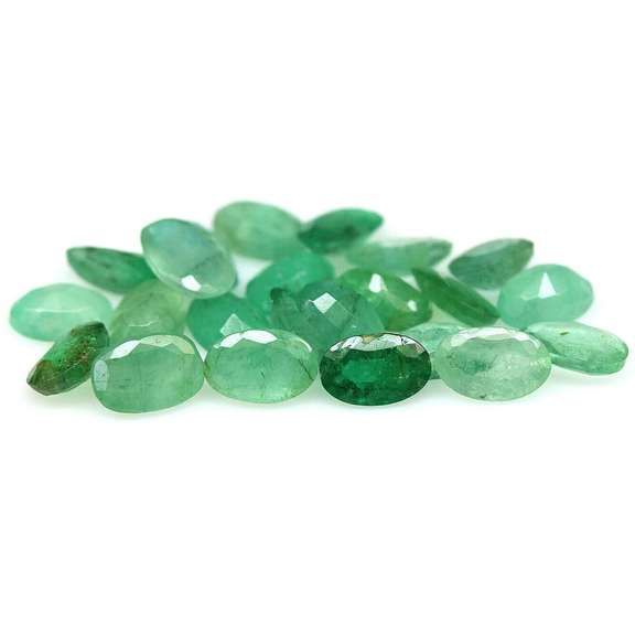 Bright emerald green 7.61ct 23pc emerald set