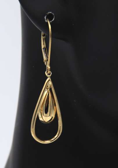 Stunning Yellow Gold Dangle Earrings
