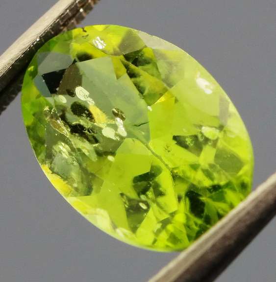 Eye catching 2.31ct Burma green Peridot