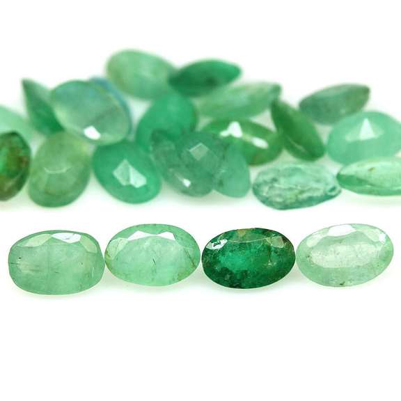 Bright emerald green 7.61ct 23pc emerald set