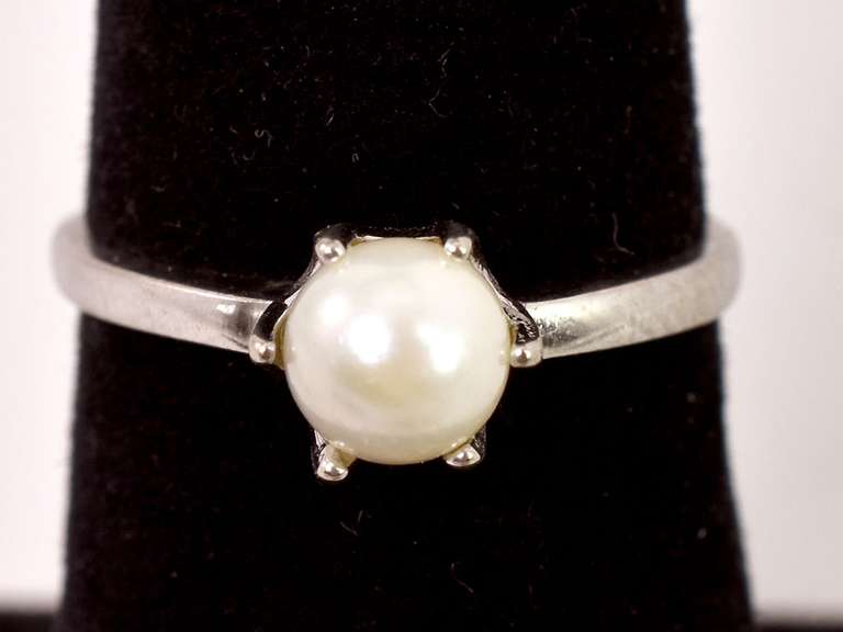 Precious Pearl Ring in White Gold