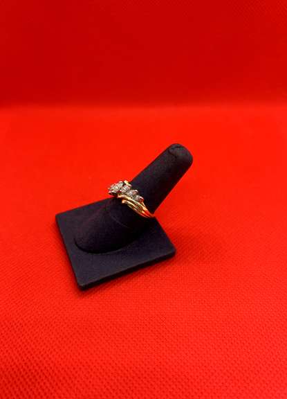 BEAUTIFUL 14K YELLOW GOLD RING WITH 1.25 CARAT OF DIAMOND