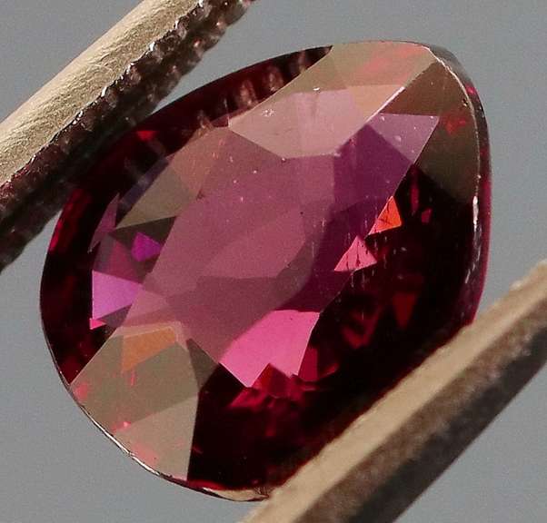Glittering 1.61ct untreated top violet pink Rhodolite Garnet
