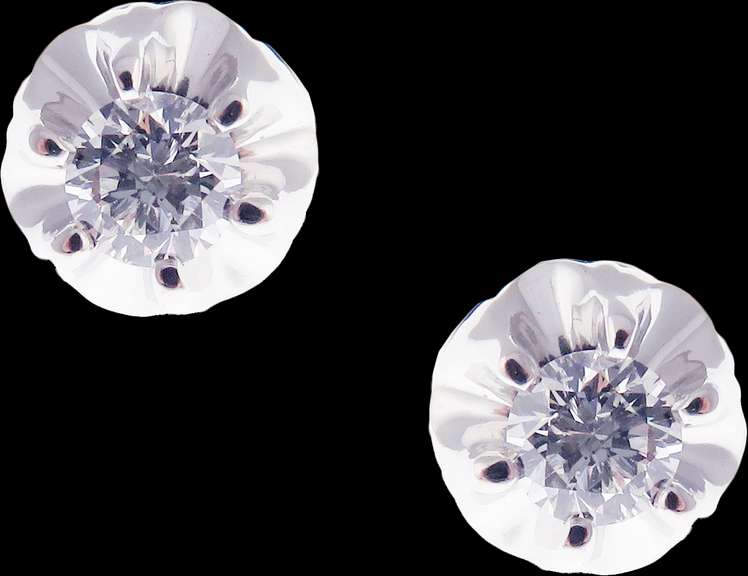 Cushioned Sole Diamond 18k White Gold Earrings