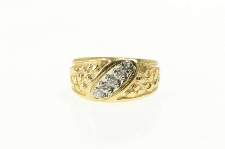 14K Yellow Gold Textured Diamond Striped Graduated band Ring