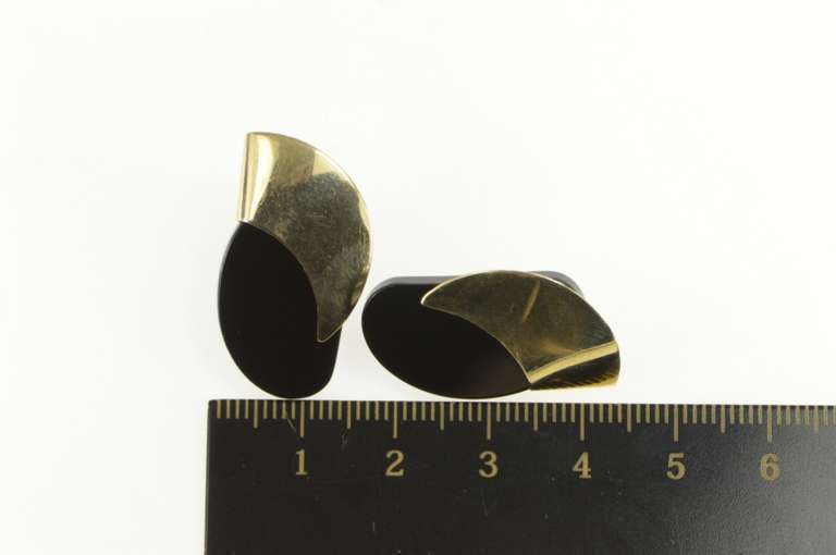 14K Yellow Gold Retro Black Onyx Wavy Detail Statement Earrings