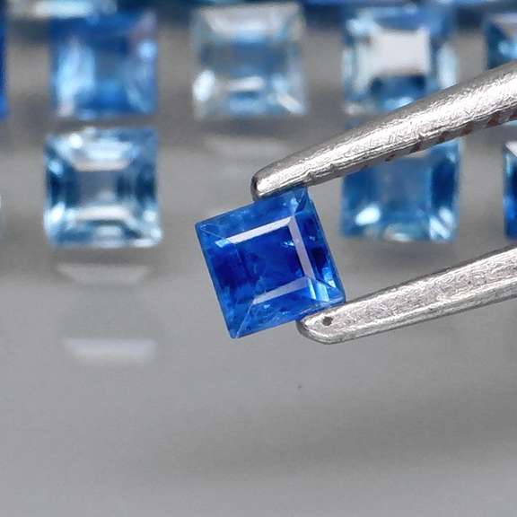 Vivid blue 3.01ct princess cut Sapphire set