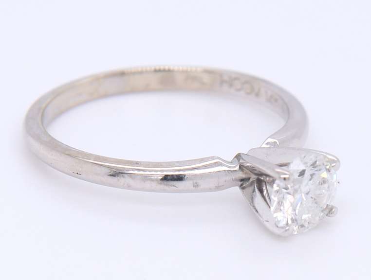 Dazzling White Gold Round Brilliant Cut Diamond Engagement Ring