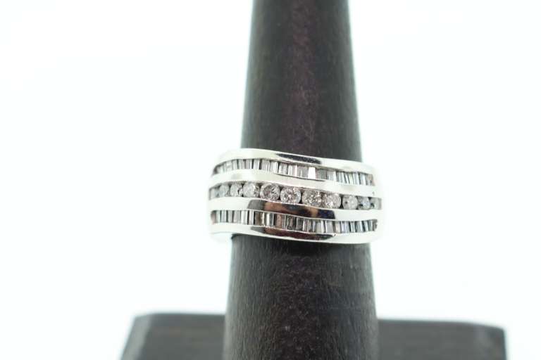 LADIES 14K WHITE GOLD AND DIAMOND BAND