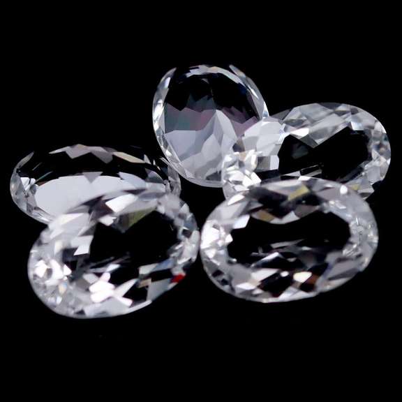 Glittering 14.65ct UNHEATED diamond white Topaz set