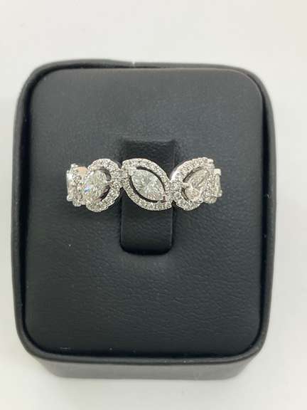 LADIES 14K WHITE GOLD AND DIAMOND RING