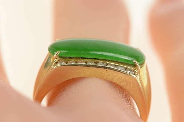 18K Yellow Gold Retro Oval Jade Diamond Accent Ornate Ring